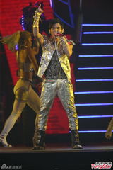 周杰伦介怀被燕姿夺第一次 与邓丽君隔空对唱