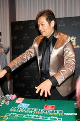 幻灯图集：徐乃麟代言网游 吴宗宪助阵谈金钟奖 