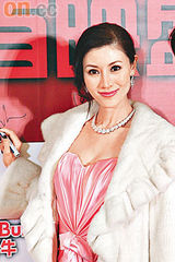 幻灯：设计师点评巨型配饰 陈慧琳李嘉欣高贵耀眼