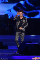 组图：中歌榜演唱会 周杰伦牵手章子怡