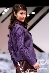 幻灯图：陈慧琳走秀身段窈窕 产后身材恢复令人称羡