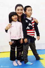 组图：陈廷嘉生日会宣布婚讯 澄清怀孕传闻