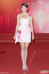 组图：尚格云顿助阵2012亚姐竞选赞佳丽优雅