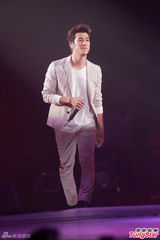 高清图：众巨星撑场雷颂德个唱 杨千嬅蕾丝诱惑