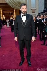 组图：阿弗莱克携爱妻亮相 无缘导演失落