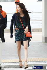 组图：韩星南圭丽亮相机场来沪参加活动