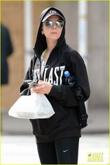 组图：斯嘉丽约翰逊分手后首露面 素颜墨镜躲镜头