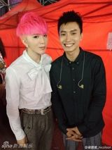 组图：好声音视觉美男梁君诺私照 网曝整容传言