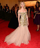 高清组图：斯嘉丽-约翰逊抹胸礼服亮相秀丰胸