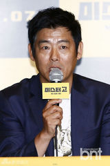 组图：《大明猩》韩国试映 成东日徐娇热聊