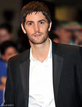 高清图：《一天》首映 海瑟薇镂空白裙优雅亮相