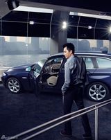 组图：许亚军登《精品》封面 续传奇展魅力