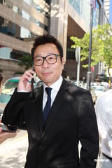 组图：黎耀祥离开法庭 直认2万友情价出席活动