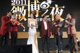 高清组图：2011微博之夜 张俪郑渊洁等嘉宾玩夹粉丝
