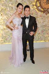 组图：汪圆圆婚礼甜蜜长吻 吴君如李嘉欣等到场