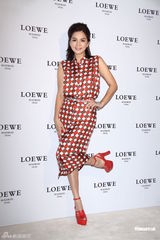 组图：贺军翔帅气亮相活动 Ella担心婚礼哭花妆