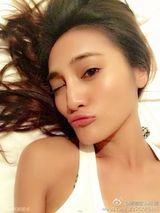 组图：好声音台妹性感私照流出 紧身装丰满酥胸