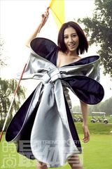 组图：高露球场惹火杂志写真 突破演绎健康性感