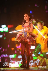 幻灯图集：TWINS合体归来红馆开唱 王祖蓝单膝跪地