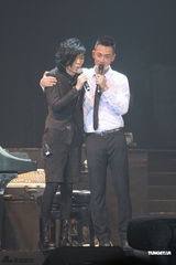 组图：邓智伟演唱会群星助阵 黄宗泽吃林峰醋