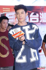 组图：敖犬尬舞宝刀未老 气喘自嘲人老变退步