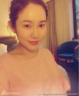 组图：好声音那英组冠军萱萱美艳私照 红唇性感