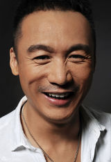 组图：高虎另类表情写真 演绎文艺嬉皮男