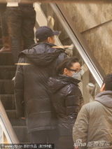 幻灯图：陈建斌蒋勤勤携子元宵夜外出聚餐