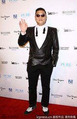 组图：鸟叔亮相拉斯维加斯 皮装墨镜酷劲十足