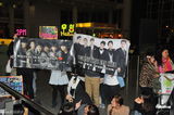 组图：韩国2PM成员闪电现身香港 众多粉丝机场守候