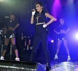 组图：“小野猫”妮可透视装抖臀 狂野撩发放电