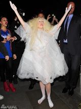 组图：雷帝GAGA全裸穿白纱透视裙两点全露