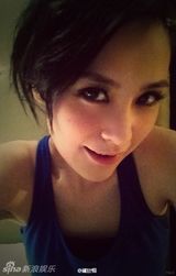 组图：阿娇(钟欣桐)微博自拍美照 芭蕾舞梦幻写真