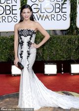 组图：金球奖女星红毯 沃特森露背亚当斯八字奶