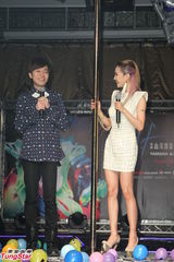 组图：蔡依林未攻蛋先受惊 舞台垮塌当众尖叫