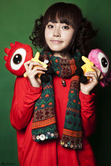 组图：家常萝莉张佳宁 新妆变身圣诞精灵