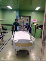 组图：桑兰平安诞下男婴 微博报喜面带笑容