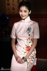 幻灯图：颖儿拍摄复古写真 完美演绎旗袍诱惑