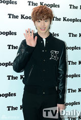 组图：BEAST李起光龙俊亨潮装出席时尚活动