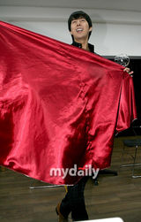 组图：SS501成员金亨俊参加音乐剧《咖啡因》彩排