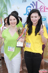 组图：白云梁政钰湿身抛胸大秀事业线