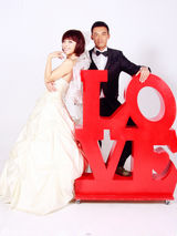 组图：《首付》张铎黄小蕾浪漫婚照诠释励志爱情