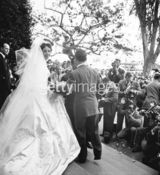 组图：伊丽莎白-泰勒与历任丈夫甜蜜瞬间