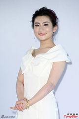 组图：Selina任家萱亮相被讽水桶腰发愤减肥