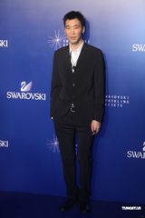 组图：黄立行否认与徐静蕾婚讯 称妨碍结识新女生