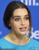 组图：《唐海明威》发布会 裘德-洛顶半秃脑门