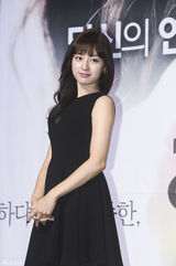 独家高清：《期待恋爱》发布 宝儿红裙清纯可爱