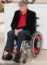 高清组图：戛纳终身成就奖得主贝托鲁奇坐轮椅亮相