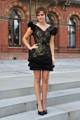 组图：魔女“赫敏”进化论 从萝莉到女神