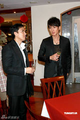 高清图：《锦衣卫》办庆功宴 吴尊甄子丹互相挤兑